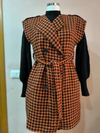 Chaleco Stradivarius Negro Naranja