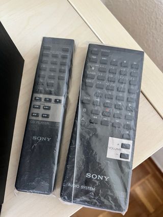 Minicadena Sony XO-D301+dos altavoces