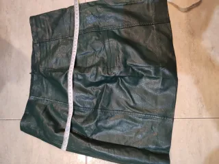 Falda polipiel verde Stradivarius