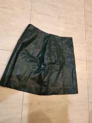 Falda polipiel verde Stradivarius