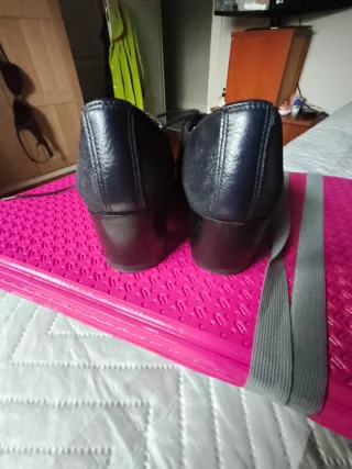 Zapatos de ante negro y gris