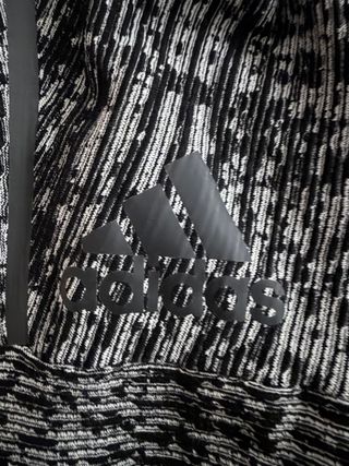 Sudadera Adidas Z.N.E Knit Gris y Negra