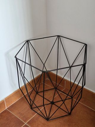 Mesa Hexagonal Madera y Metal con Macetas