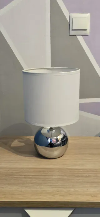 Lámpara táctil de mesilla con bombilla