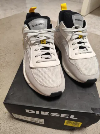 Zapatillas Diesel grises, naranjas y blancas