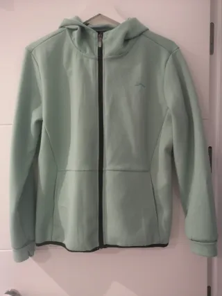 Chaqueta deportiva con capucha