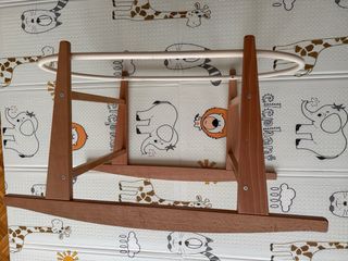 Moisés mimbre con vestiduras en verde agua