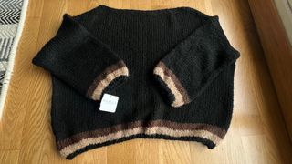 Jersey negro amplio detalles en marrón “Bambola”