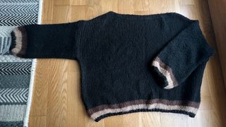 Jersey negro amplio detalles en marrón “Bambola”