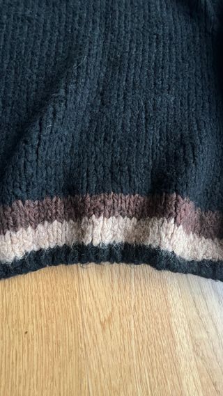 Jersey negro amplio detalles en marrón “Bambola”