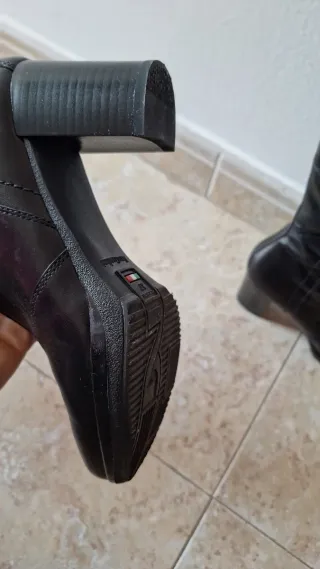 Botas altas de piel negras