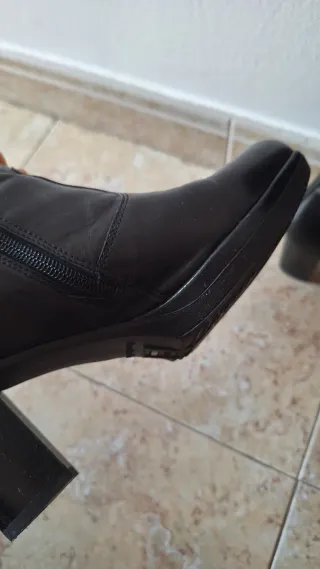 Botas altas de piel negras