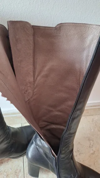 Botas altas de piel negras