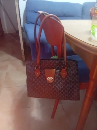 Bolso de mano con monograma