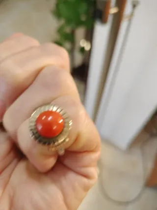 Anillo de plata y oro con coral para niña
