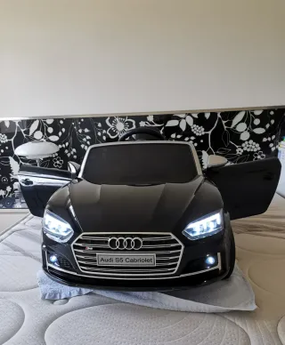 Coche Batería Audi Q8, en muy buen estado.