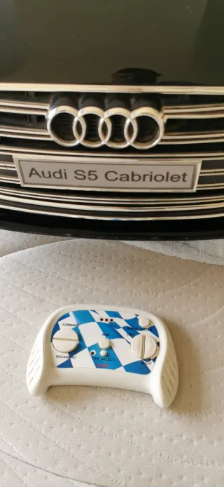 Coche Batería Audi Q8, en muy buen estado.