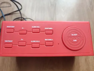 Radio Reloj Despertador Rojo