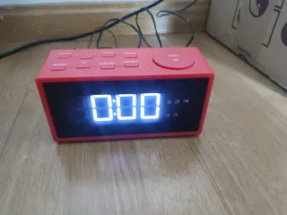 Radio Reloj Despertador Rojo
