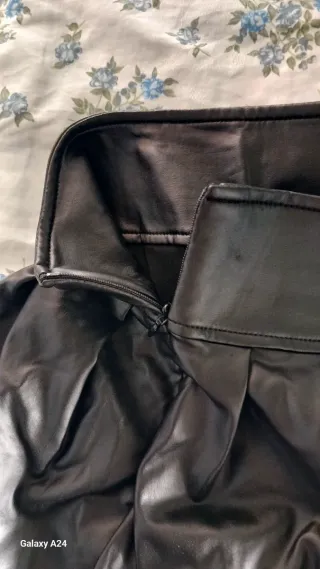 Falda mini cuero sintético negra T.M