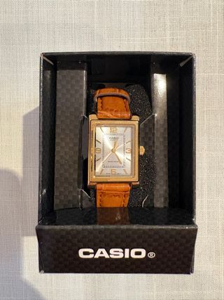 Reloj Casio Mujer Dorado y Marrón