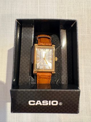 Reloj Casio Mujer Dorado y Marrón