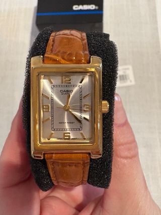 Reloj Casio Mujer Dorado y Marrón