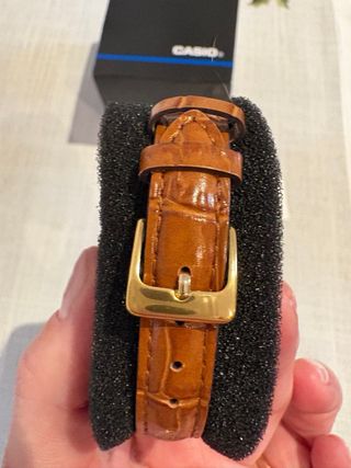 Reloj Casio Mujer Dorado y Marrón