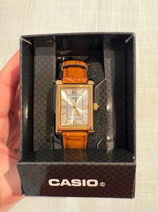 Reloj Casio Mujer Dorado y Marrón