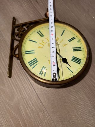 Reloj de Pared Victoria Estación tiene un cristal