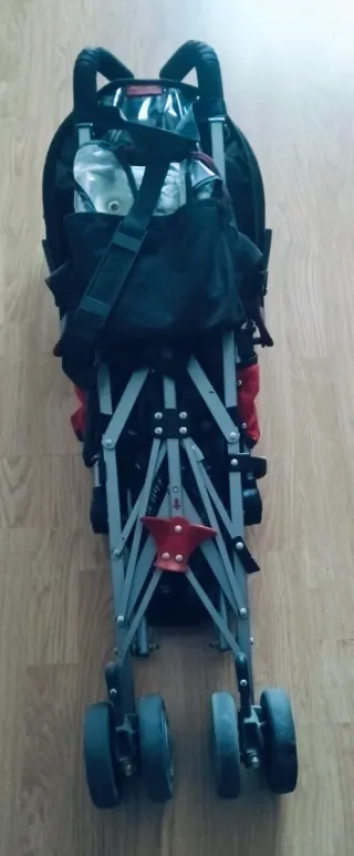 Silla de paseo Maclaren roja y negra