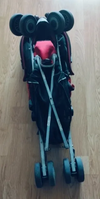 Silla de paseo Maclaren roja y negra