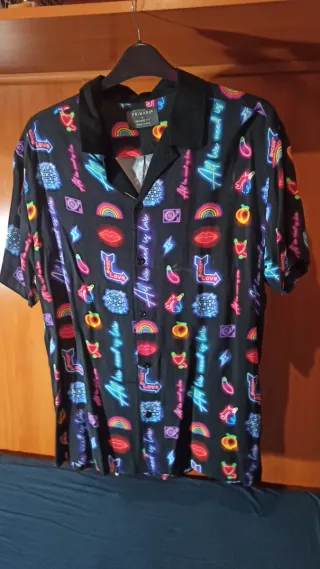 Camisa Negra Estampado Neón Talla M