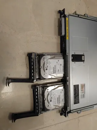 Server Dell con 2 dischi rigidi Fujitsu