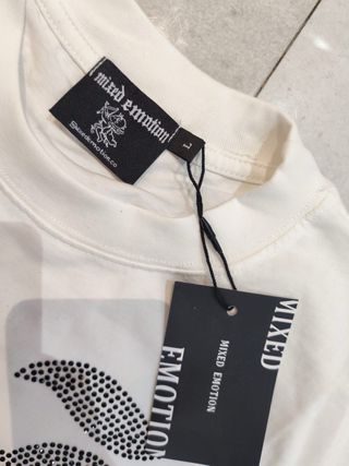 Camiseta con piedras ME