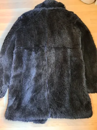 Abrigo pelo negro Zara