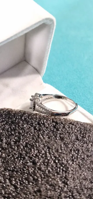 Anillo de lujo "Circonitas Brillantes" (Plata 925)