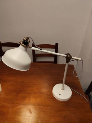 Flexo de oficina blanco y dorado