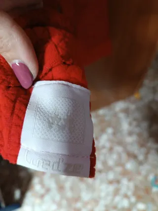 Camiseta térmica roja talla 5-6