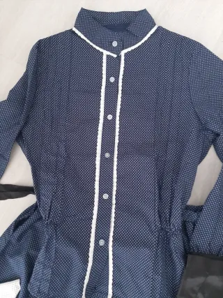 Traje de caserita azul con lunares blancos
