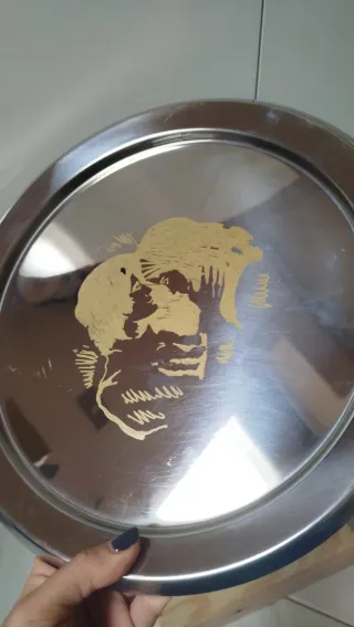 Vassoio vintage in acciaio con disegno