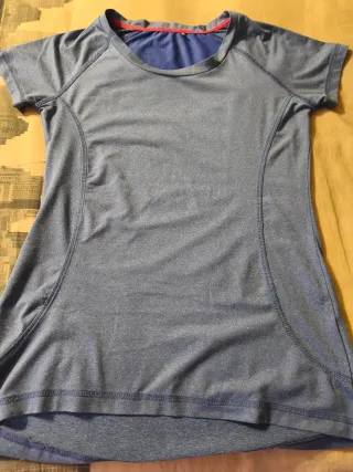 Camiseta deportiva azul