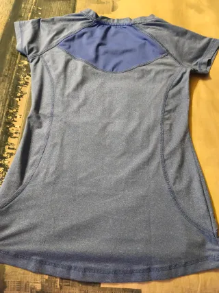 Camiseta deportiva azul