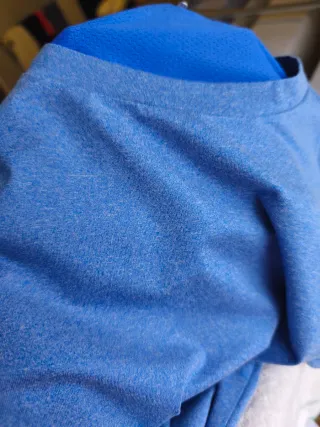 Camiseta deportiva azul