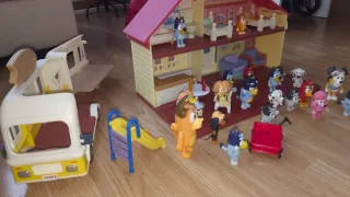 Casa Bluey, personajes y autocaravana