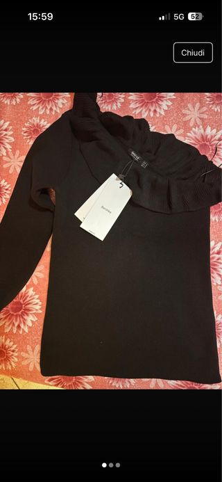 Maglioncino Bershka nero a mezza manica e uno lung