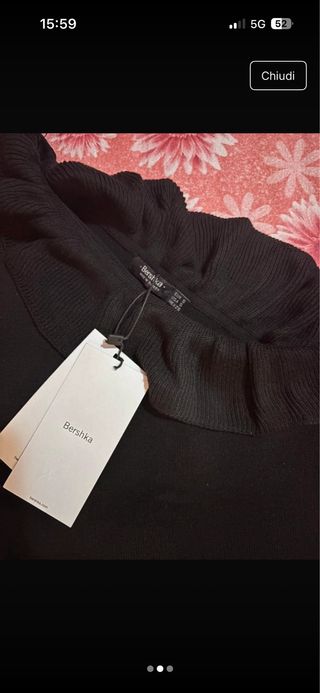 Maglioncino Bershka nero a mezza manica e uno lung