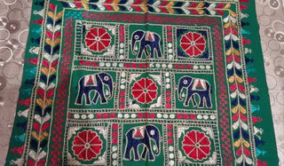 Tessuto indiano con elefanti e fiori