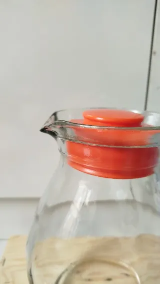 Caraffa in vetro con tappo arancione