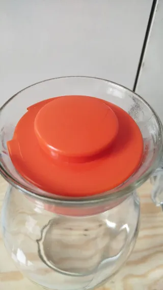 Caraffa in vetro con tappo arancione